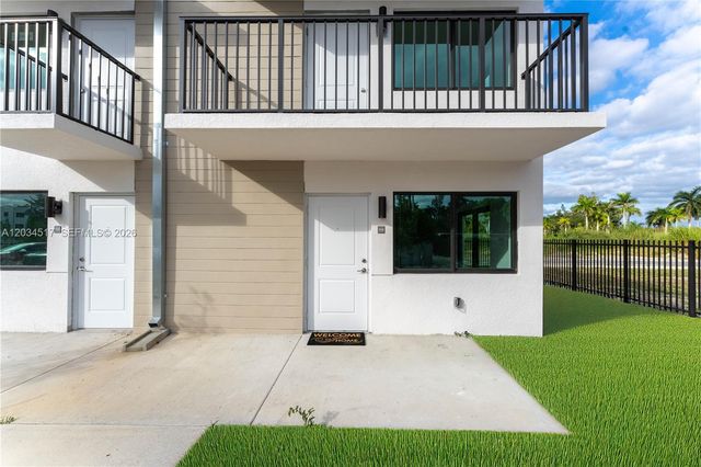 155 NW 160TH ST TH 5, North Miami Beach, FL 33169