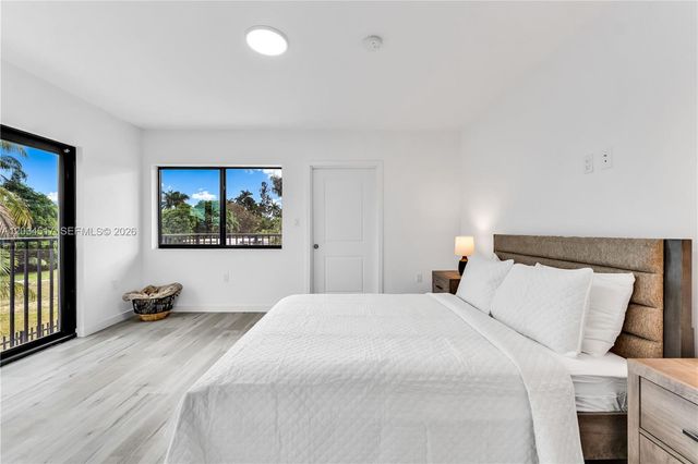 155 NW 160TH ST TH 5, North Miami Beach, FL 33169