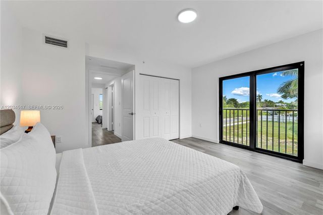 155 NW 160TH ST TH 5, North Miami Beach, FL 33169
