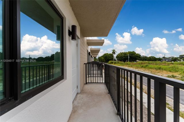 155 NW 160TH ST TH 5, North Miami Beach, FL 33169