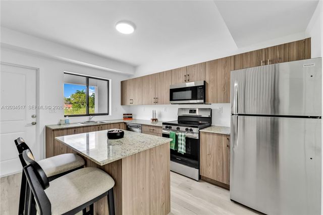 155 NW 160TH ST TH 5, North Miami Beach, FL 33169