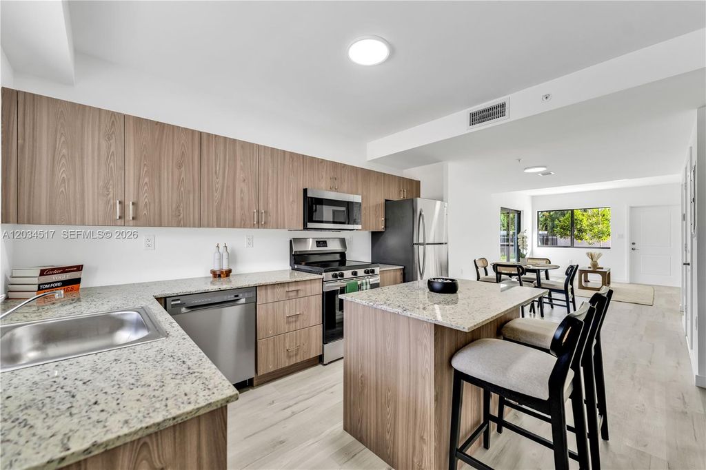 155 NW 160TH ST TH 5, North Miami Beach, FL 33169