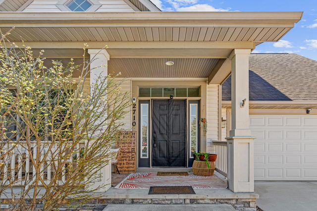 2710 Red Splendor Circle E, Maplewood, MN 55119