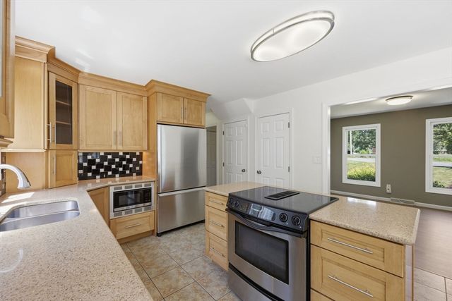 30 Cara Ln, Westfield, MA 01085