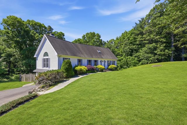 30 Cara Ln, Westfield, MA 01085