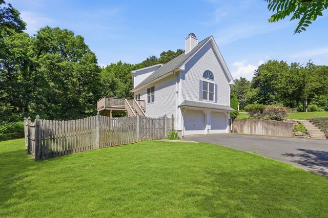 30 Cara Ln, Westfield, MA 01085