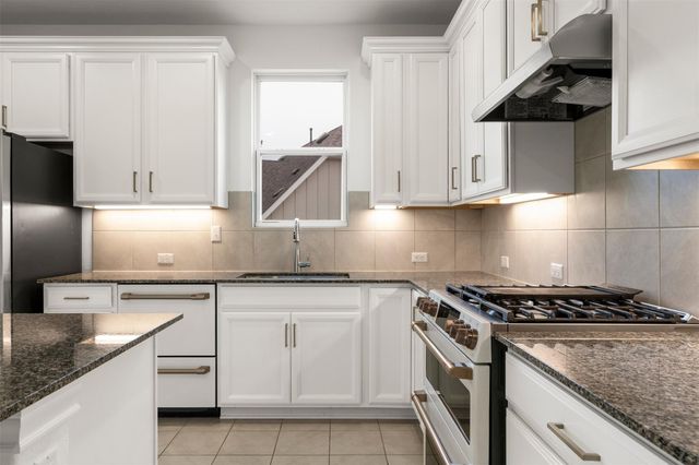 302 Barn Hill LOOP, Dripping Springs, TX 78620