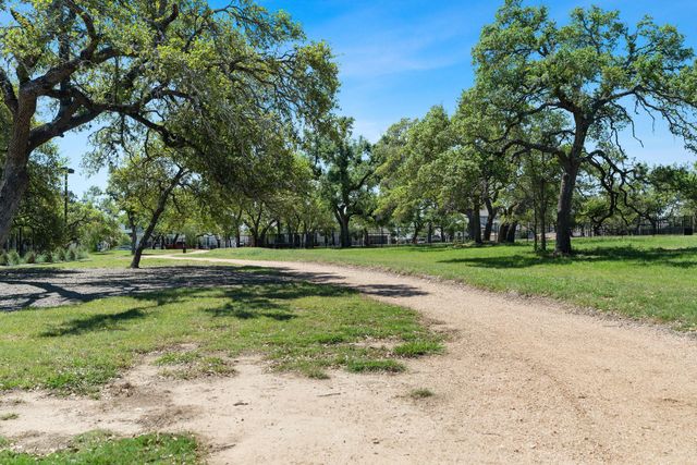 302 Barn Hill LOOP, Dripping Springs, TX 78620