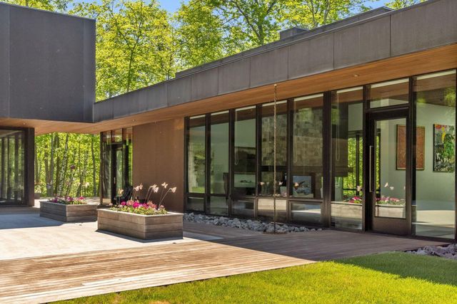 29396 Cherokee Rd, Bovey, MN 55709