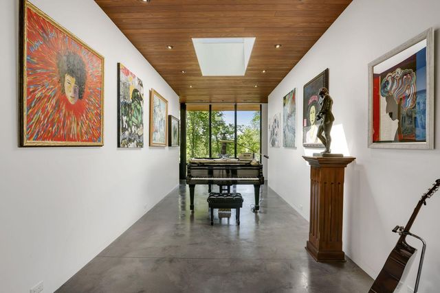 29396 Cherokee Rd, Bovey, MN 55709