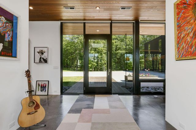 29396 Cherokee Rd, Bovey, MN 55709