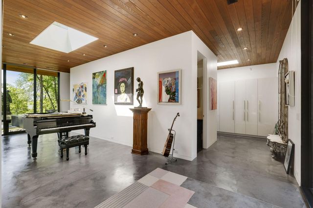 29396 Cherokee Rd, Bovey, MN 55709