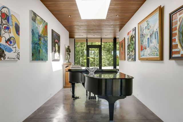 29396 Cherokee Rd, Bovey, MN 55709