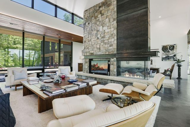 29396 Cherokee Rd, Bovey, MN 55709