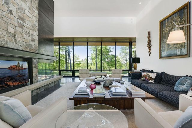 29396 Cherokee Rd, Bovey, MN 55709