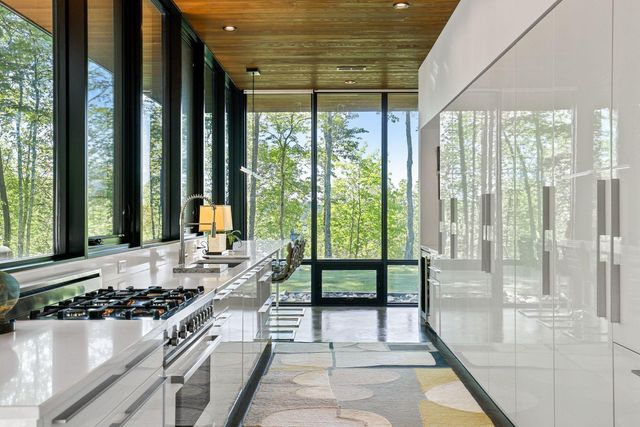 29396 Cherokee Rd, Bovey, MN 55709