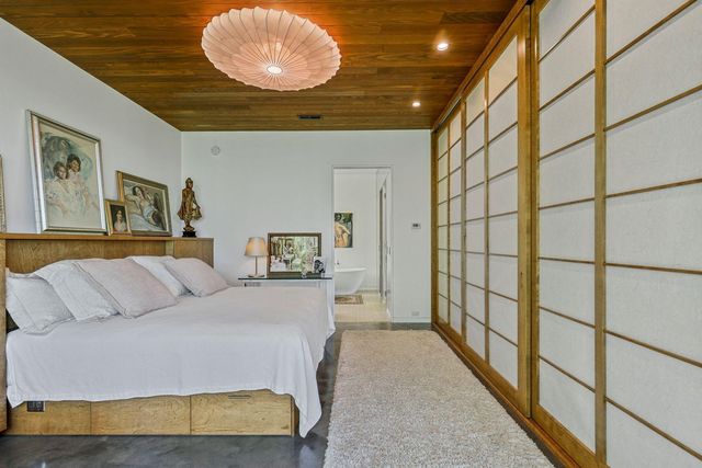 29396 Cherokee Rd, Bovey, MN 55709