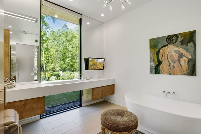 29396 Cherokee Rd, Bovey, MN 55709