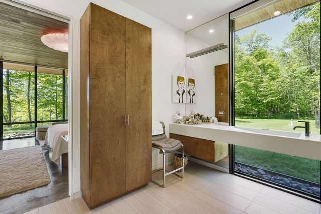 29396 Cherokee Rd, Bovey, MN 55709