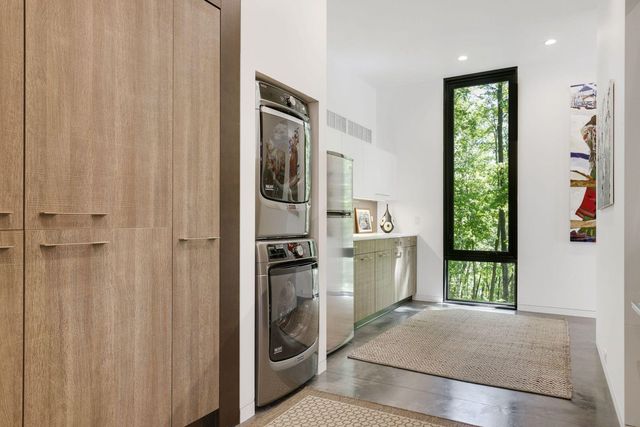 29396 Cherokee Rd, Bovey, MN 55709