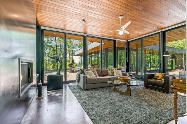 29396 Cherokee Rd, Bovey, MN 55709