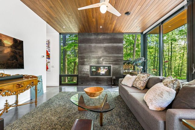 29396 Cherokee Rd, Bovey, MN 55709