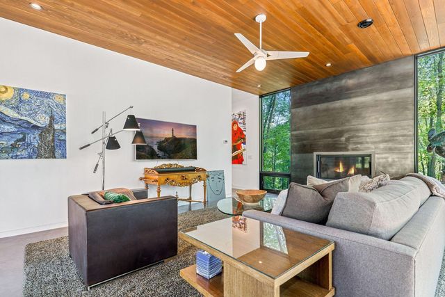 29396 Cherokee Rd, Bovey, MN 55709