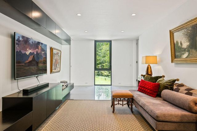 29396 Cherokee Rd, Bovey, MN 55709