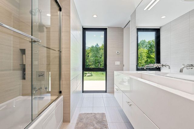 29396 Cherokee Rd, Bovey, MN 55709