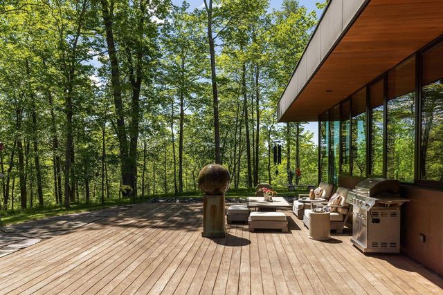 29396 Cherokee Rd, Bovey, MN 55709