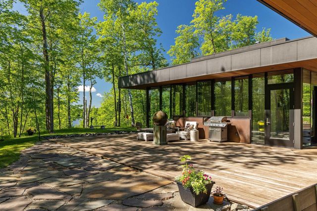 29396 Cherokee Rd, Bovey, MN 55709