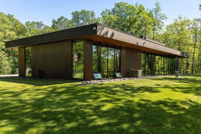 29396 Cherokee Rd, Bovey, MN 55709