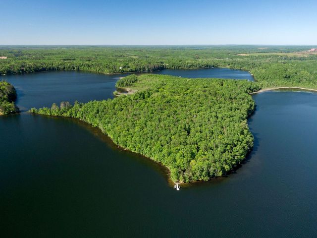 29396 Cherokee Rd, Bovey, MN 55709