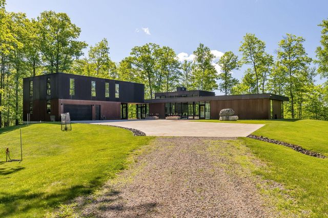 29396 Cherokee Rd, Bovey, MN 55709