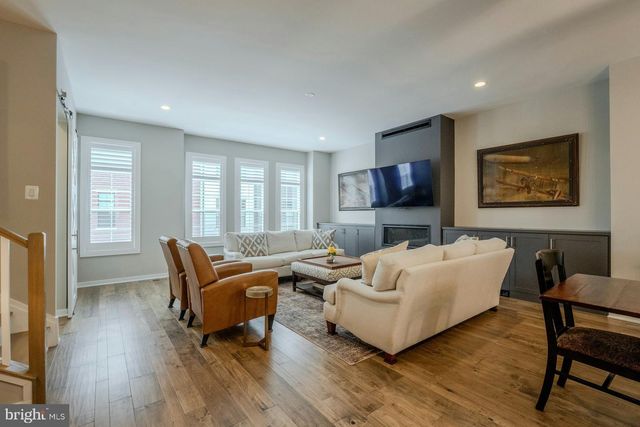 43917 MERCER RUN TER, Ashburn, VA 20147