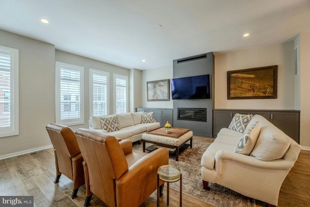 43917 MERCER RUN TER, Ashburn, VA 20147