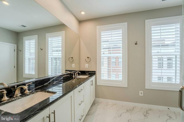 43917 MERCER RUN TER, Ashburn, VA 20147