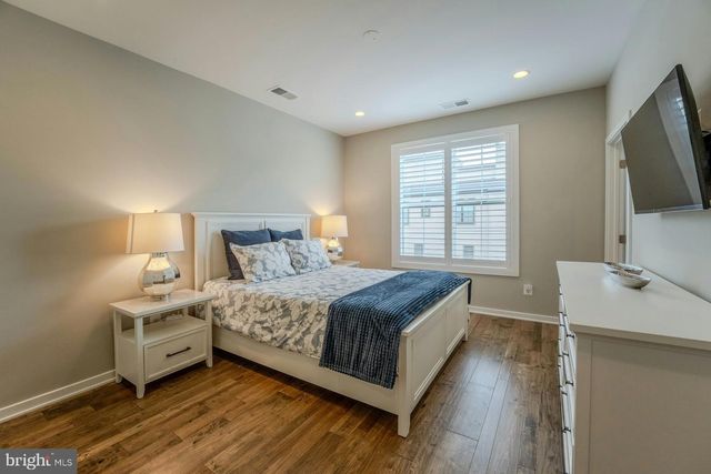43917 MERCER RUN TER, Ashburn, VA 20147