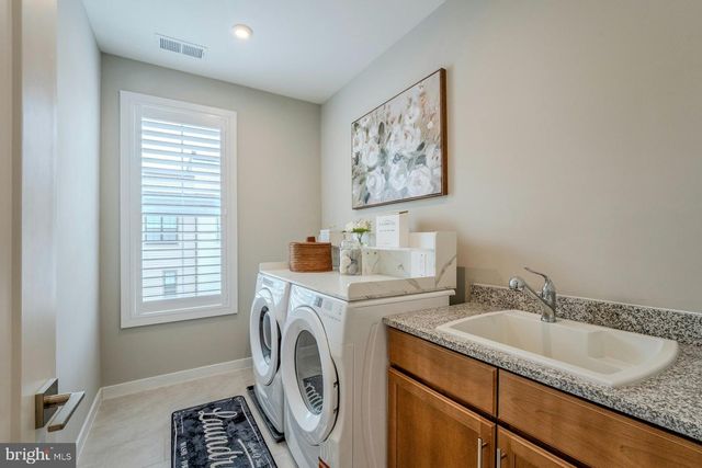 43917 MERCER RUN TER, Ashburn, VA 20147