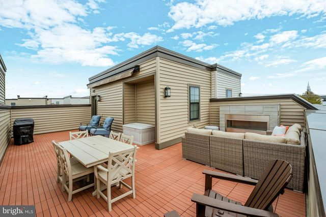 43917 MERCER RUN TER, Ashburn, VA 20147