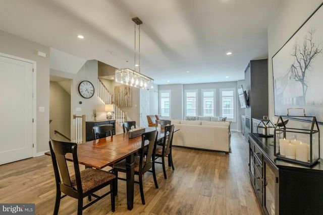 43917 MERCER RUN TER, Ashburn, VA 20147