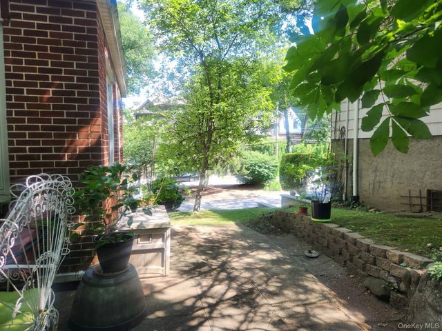 15 Rumsey Road, Yonkers, NY 10705