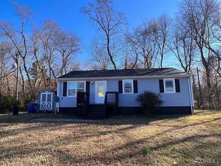 20507 Hickory Ct, Colonial Heights, VA 23803
