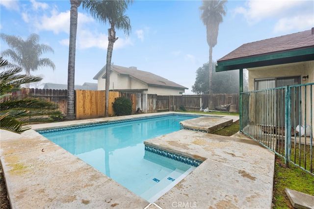 2204 Kelso Peak, Bakersfield, CA 93304