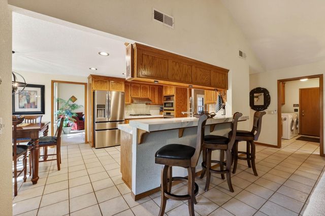 202 Firestone Dr, Roseville, CA 95678