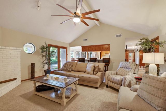 202 Firestone Dr, Roseville, CA 95678