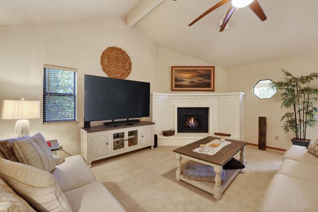 202 Firestone Dr, Roseville, CA 95678