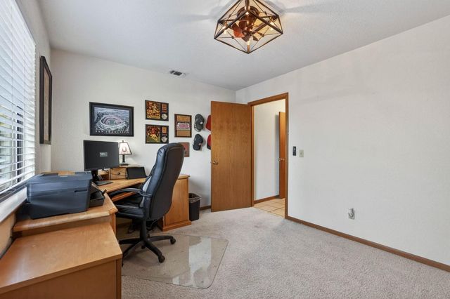 202 Firestone Dr, Roseville, CA 95678