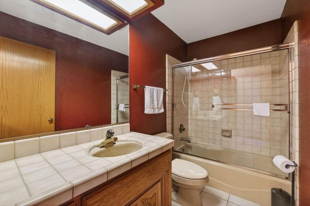 202 Firestone Dr, Roseville, CA 95678