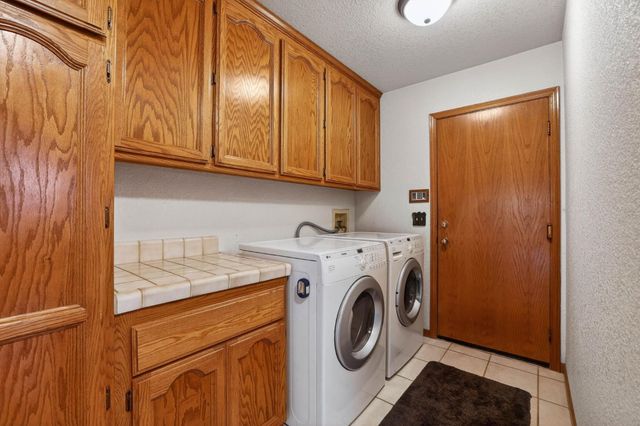 202 Firestone Dr, Roseville, CA 95678